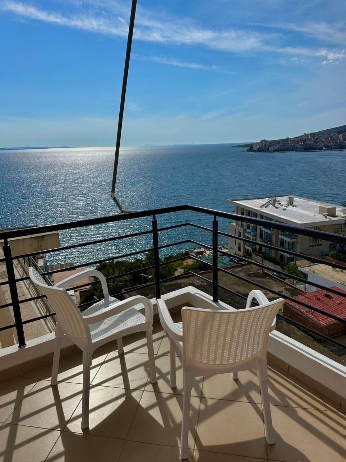 Esmeralda Apartaments Sarandë エクステリア 写真