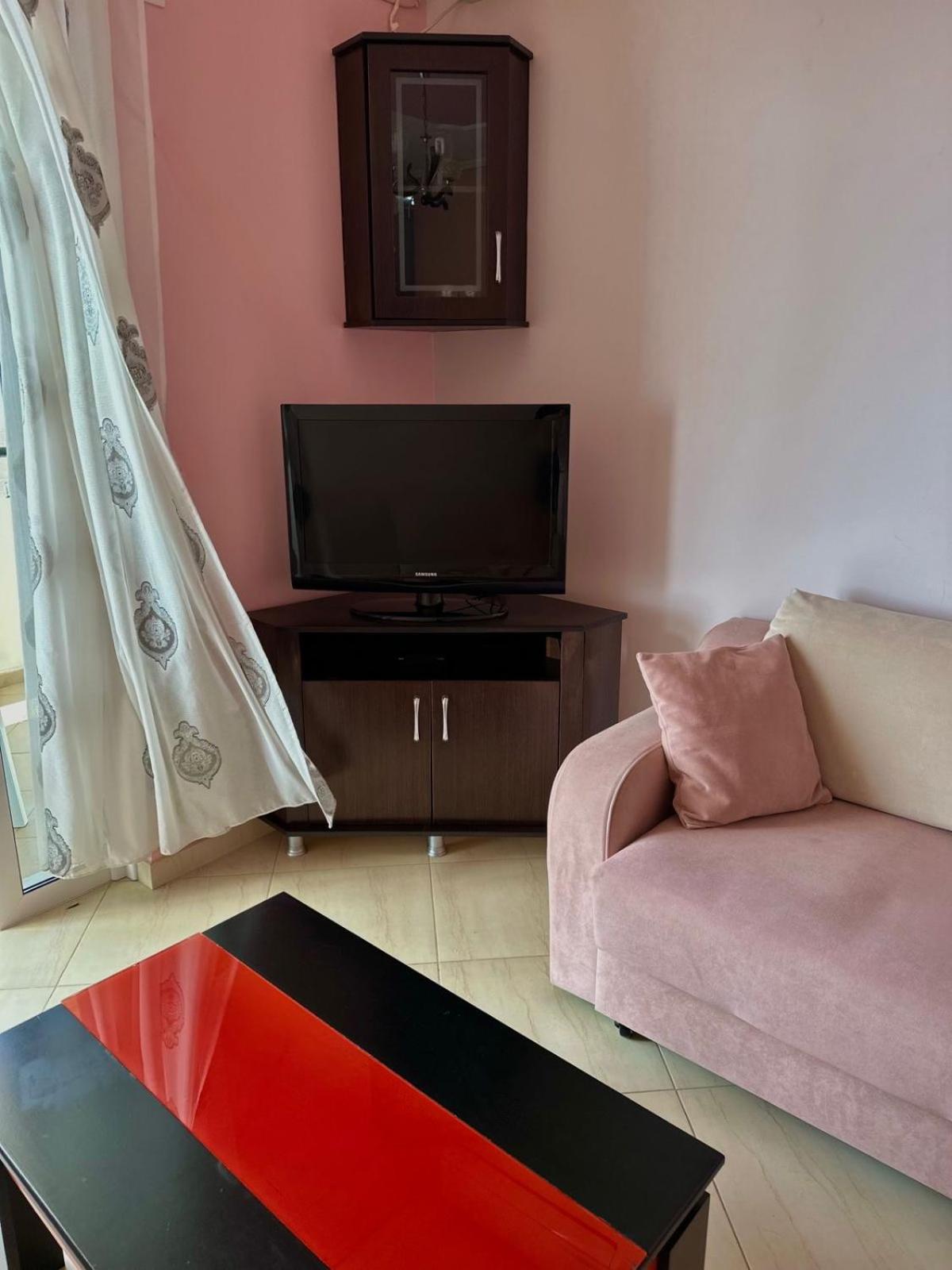 Esmeralda Apartaments Sarandë エクステリア 写真
