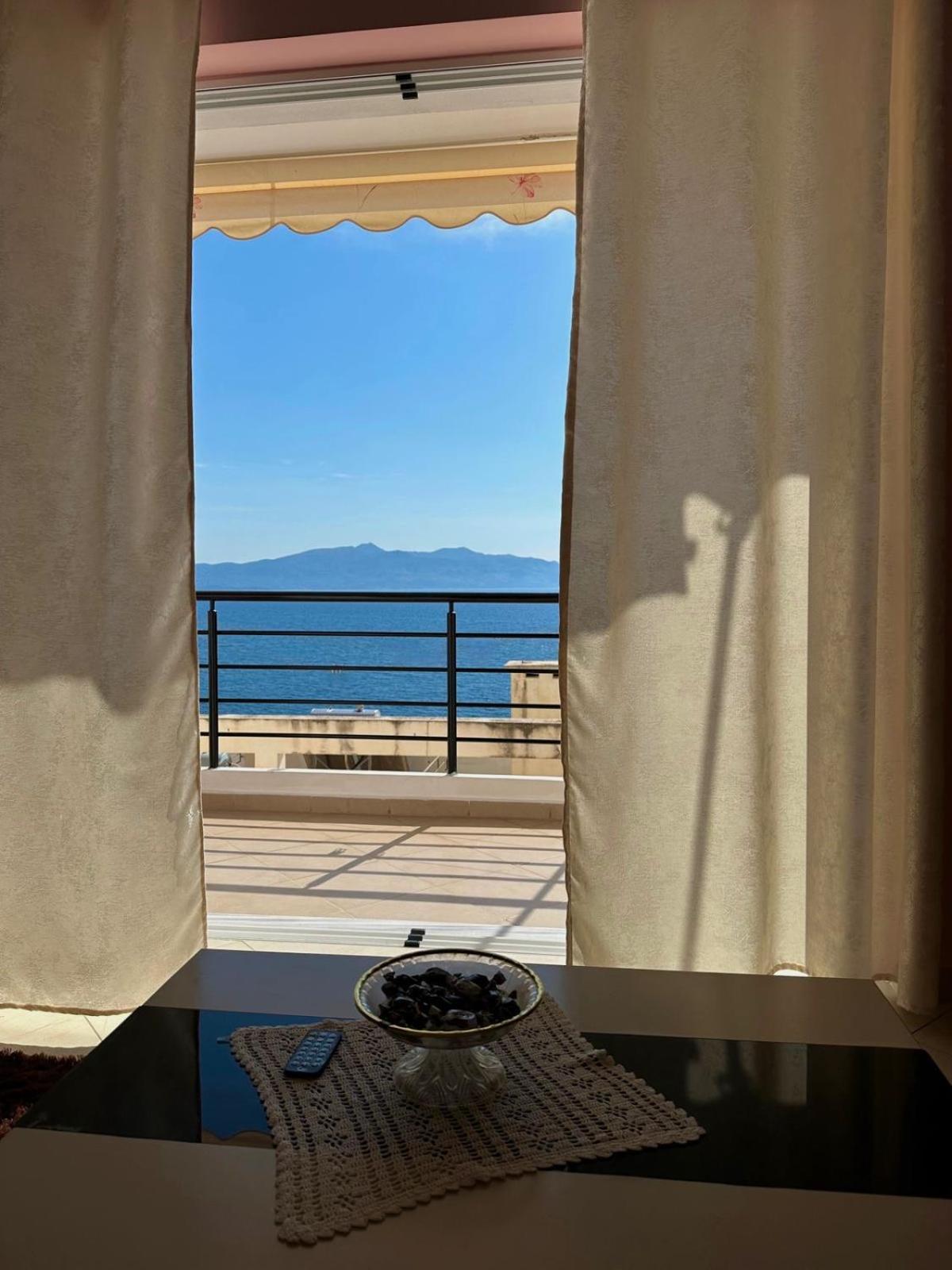 Esmeralda Apartaments Sarandë エクステリア 写真