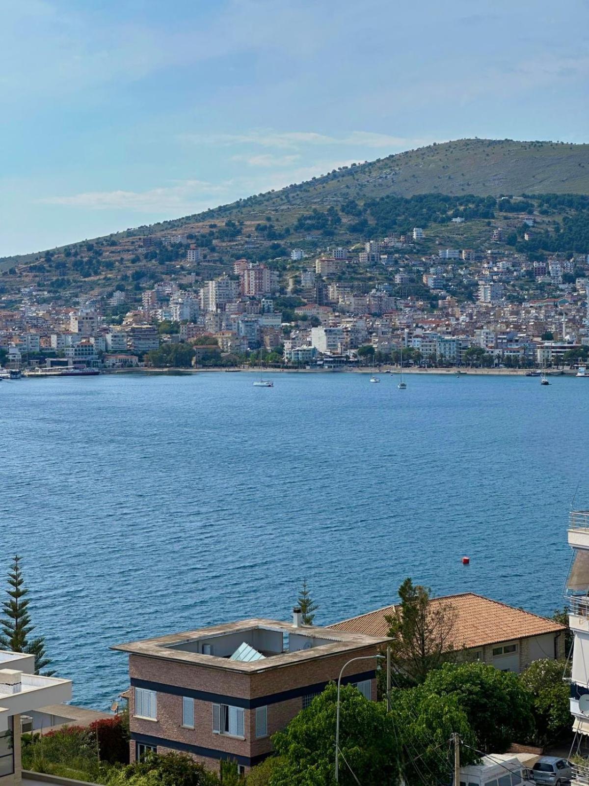 Esmeralda Apartaments Sarandë エクステリア 写真
