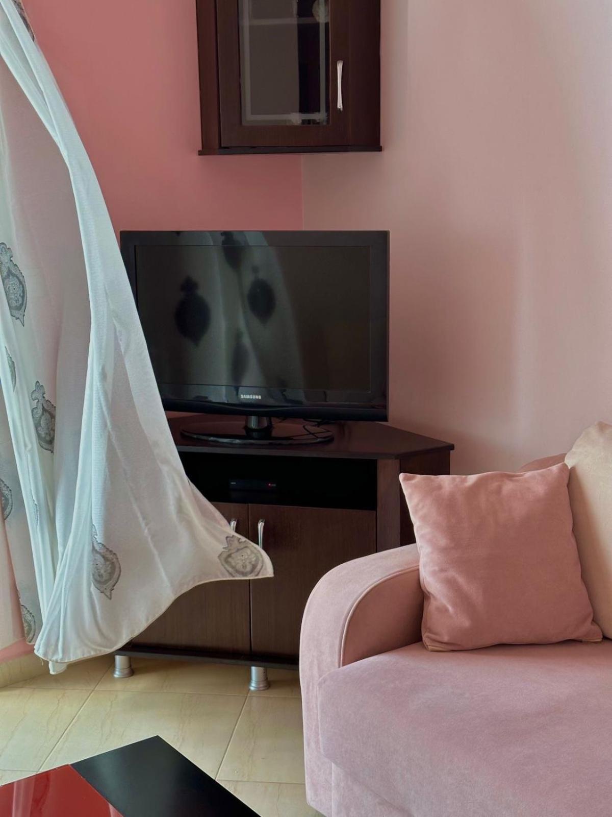Esmeralda Apartaments Sarandë エクステリア 写真