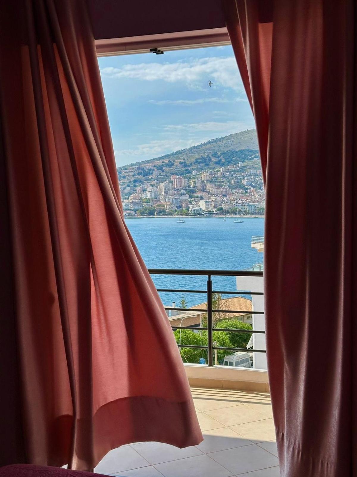 Esmeralda Apartaments Sarandë エクステリア 写真