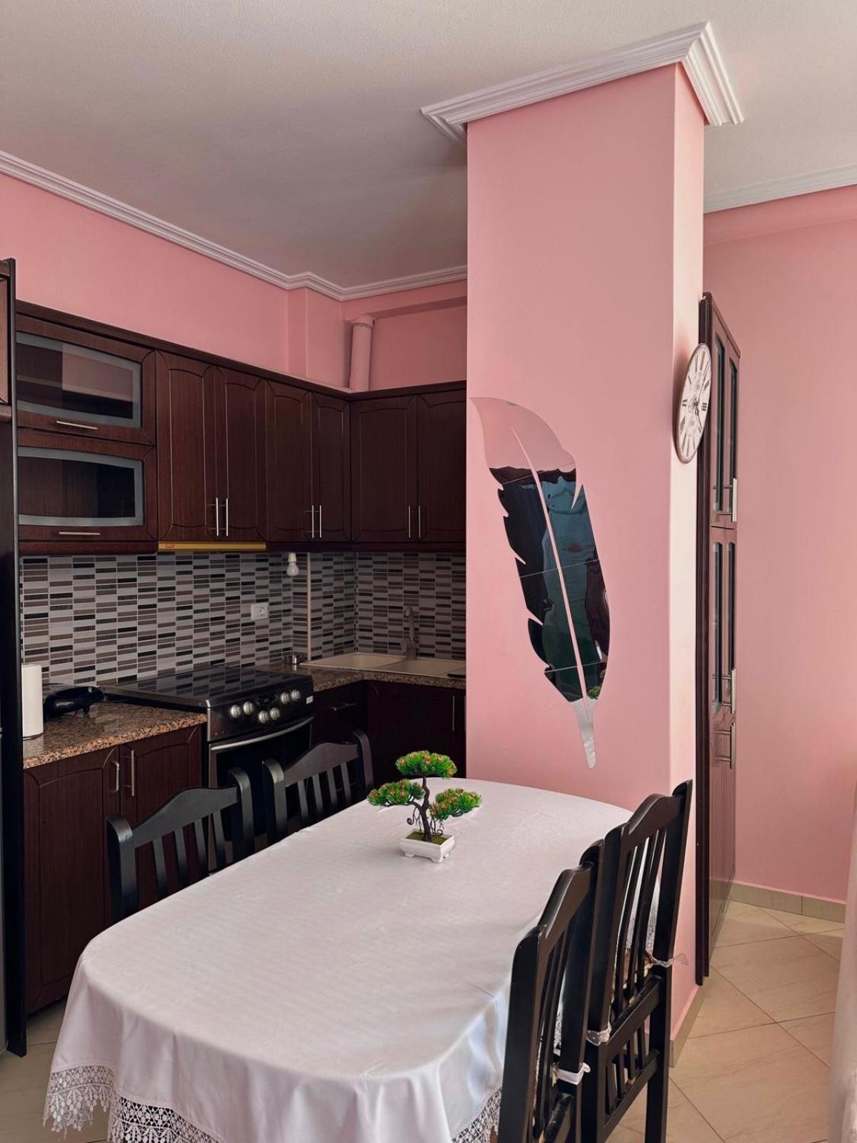 Esmeralda Apartaments Sarandë エクステリア 写真