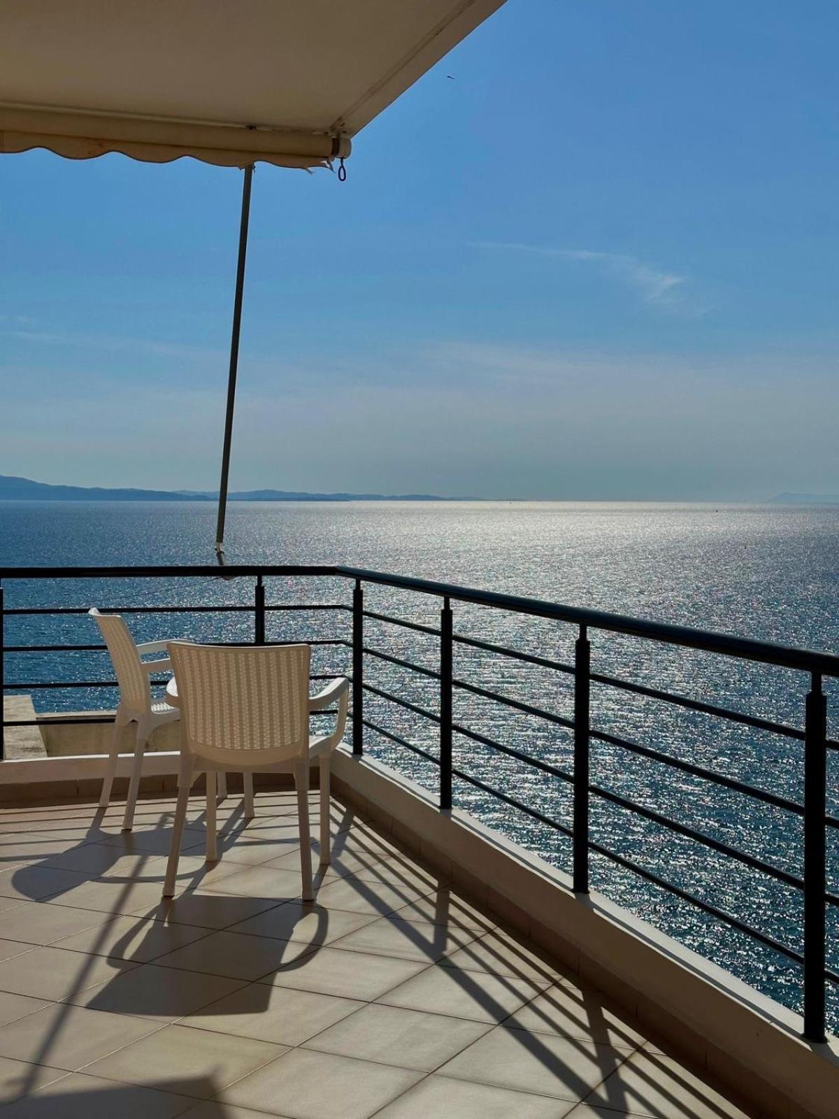 Esmeralda Apartaments Sarandë エクステリア 写真