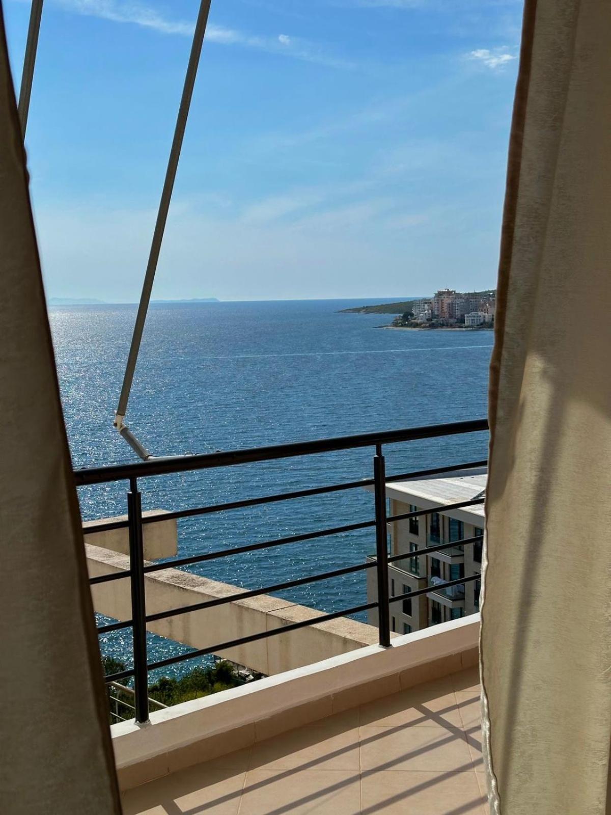 Esmeralda Apartaments Sarandë エクステリア 写真