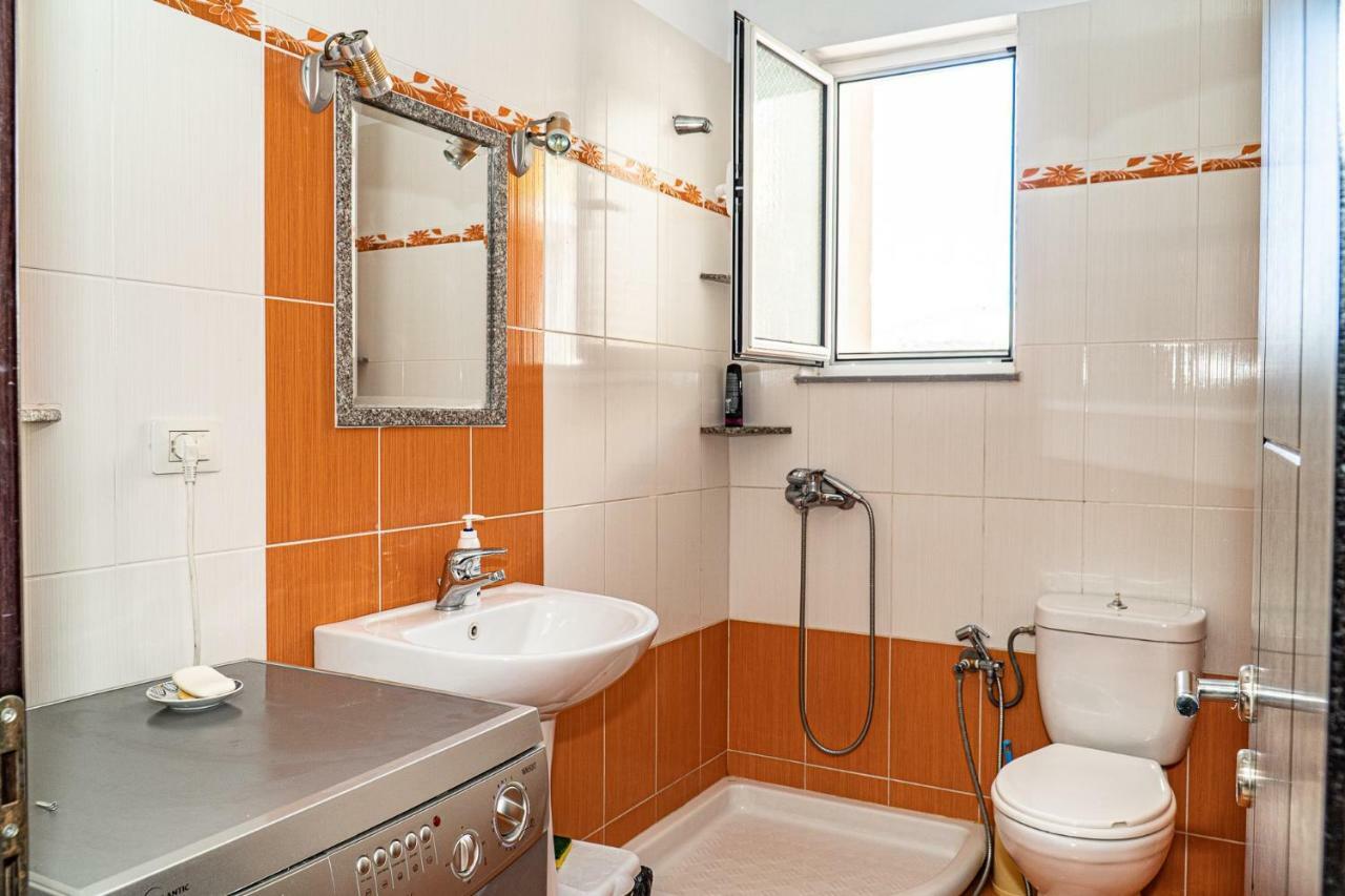 Esmeralda Apartaments Sarandë エクステリア 写真